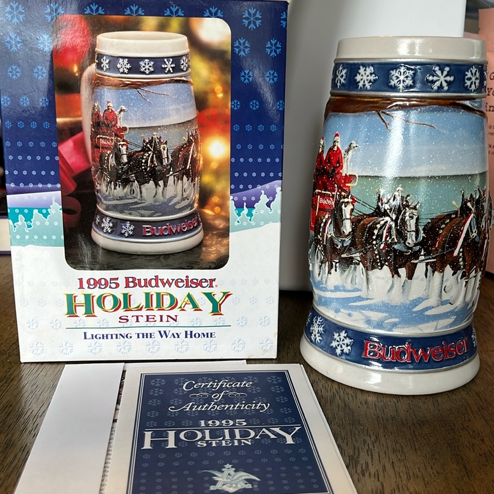Budweiser 1995 Holiday Stein Lighting the Way Home. New/box. Cert of authentic
